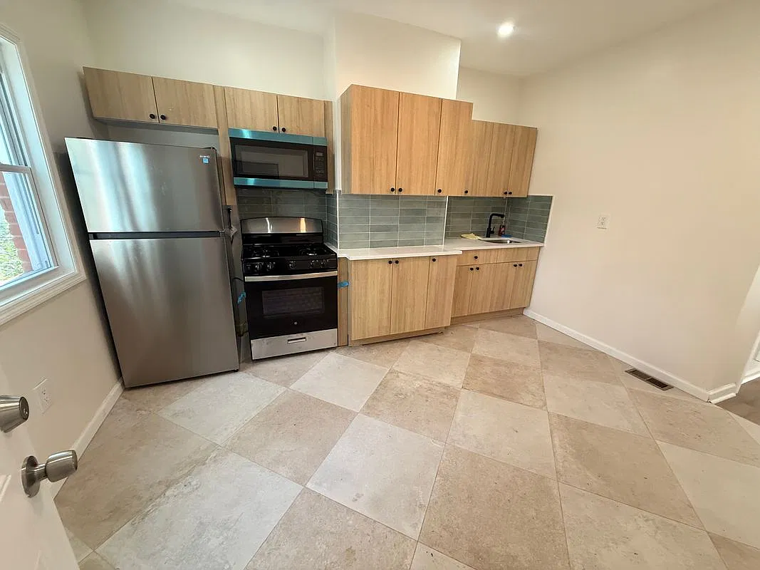 166 Maple Ave — Photo 3