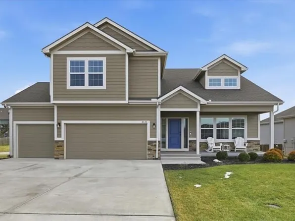 2121 Sycamore St, Leavenworth, KS 66048