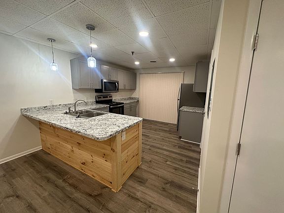 3rd image of 1725 Henry Ave #104