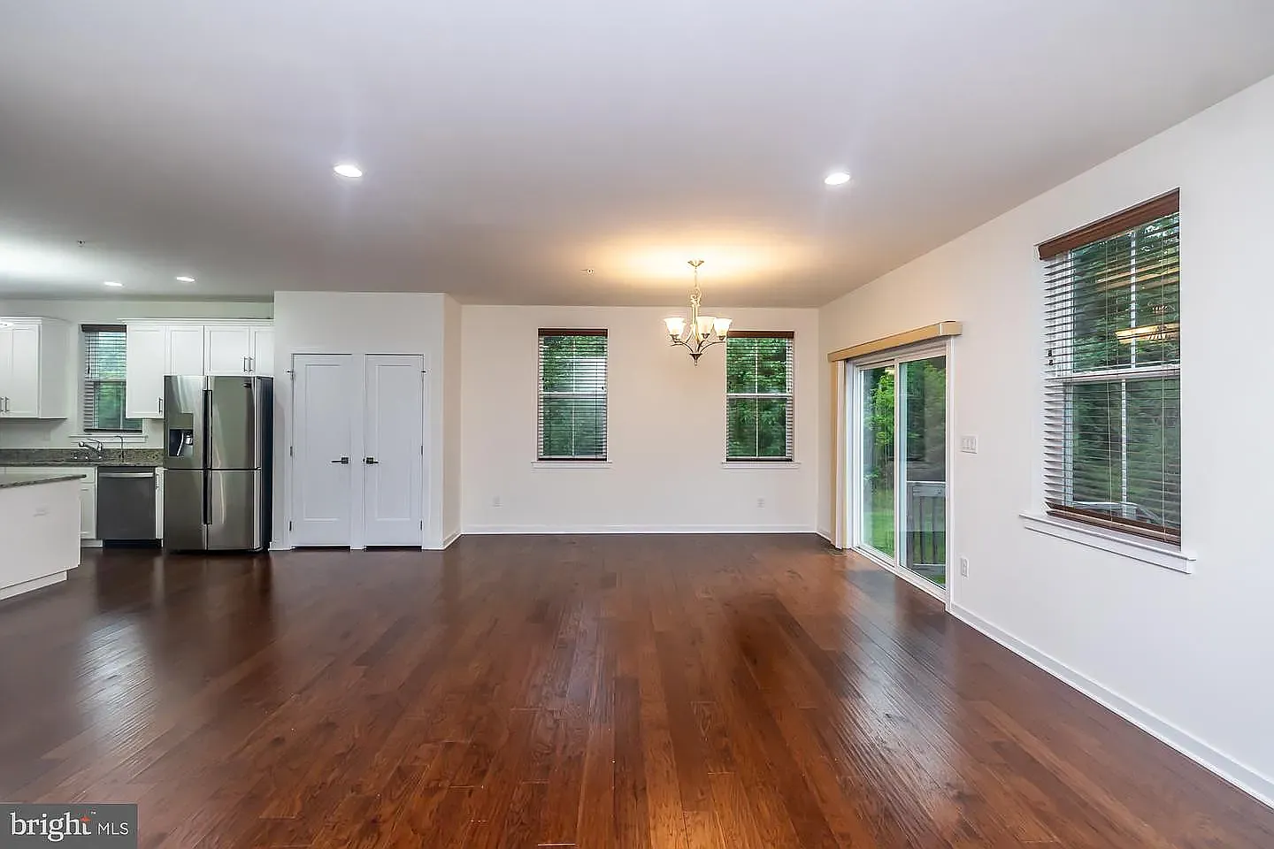 3 bed, 2212 sqft, $3,300 — Photo 3