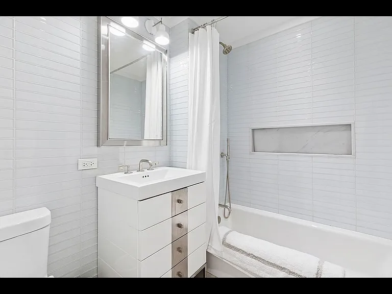 212 Warren St #4R — Photo 8