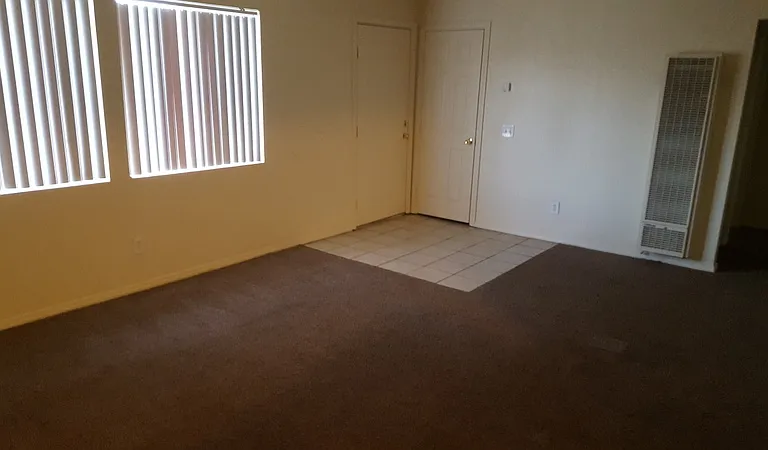 907 E Navajo St — Photo 1