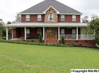 414 Creek Dr, Rainsville, AL 35986