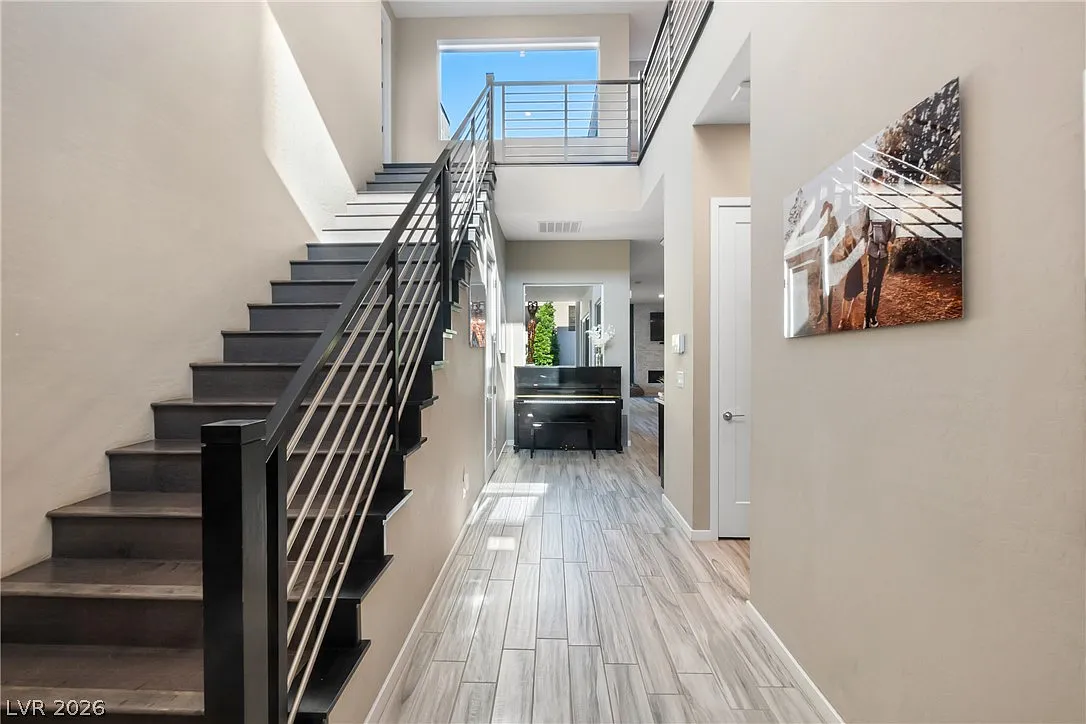 5 bed, 4.5 bath, 3880 sqft, $7,500 — Photo 2