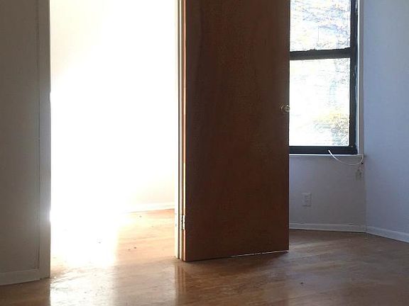 4th image of 31 Diamond St APT 10