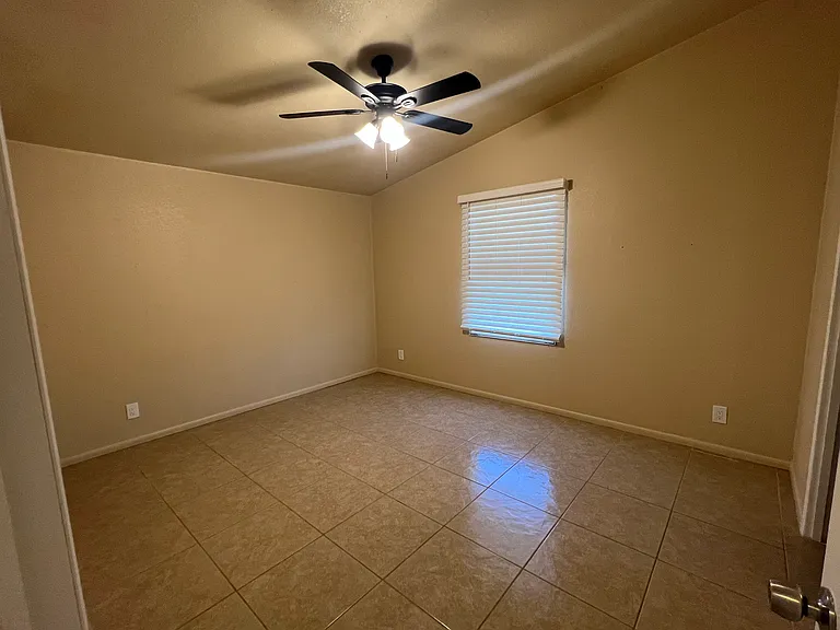 7868 N Reed Rd — Photo 34