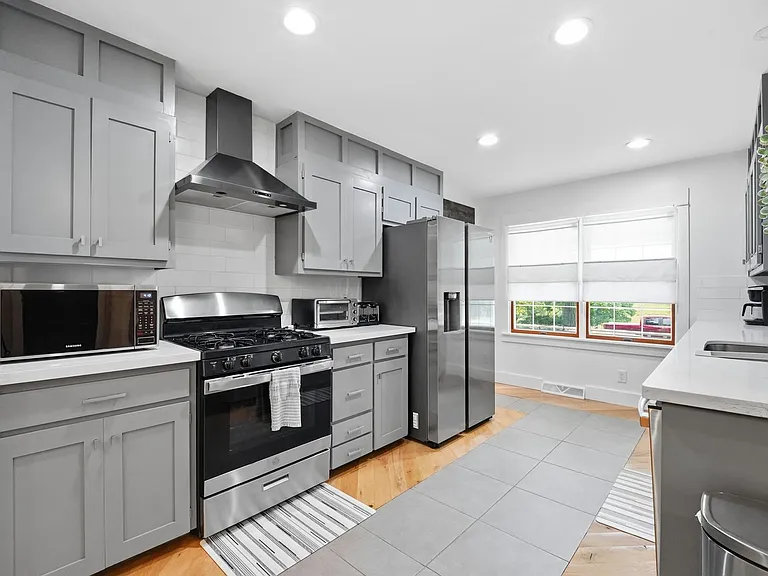 10200 Grandview Rd — Photo 9