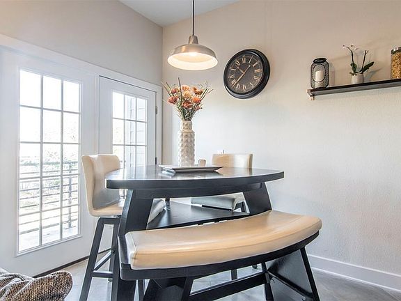 4th image of 1011 Studemont St #303