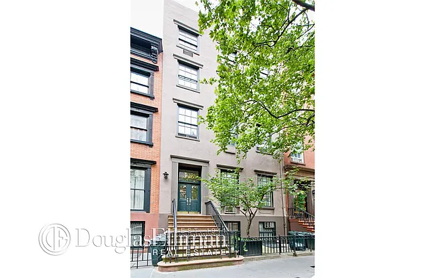 Sold by Douglas Elliman | media 24