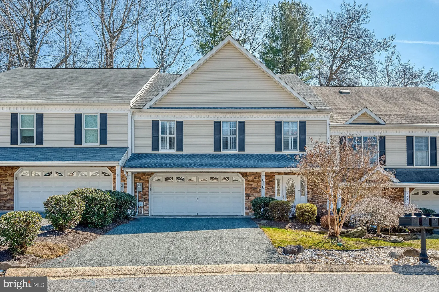919 Whispering Ridge Ln photo 1