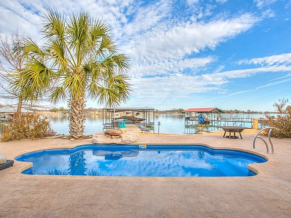 2nd image of 1814 Cove Rd