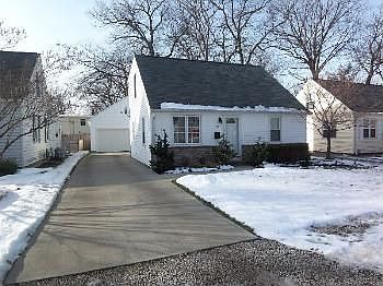 2nd image of 252 S Point Dr