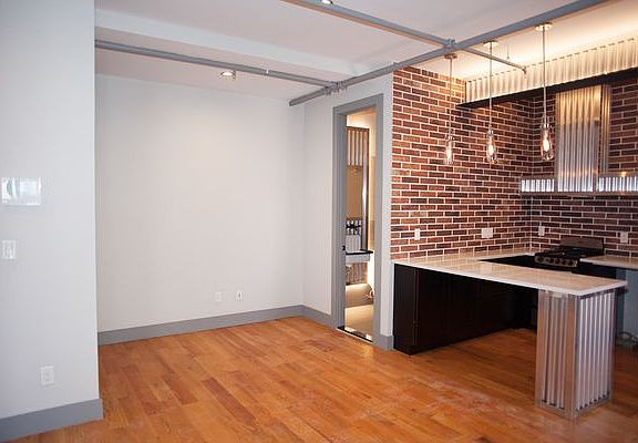 4th image of 18 Stanhope St #5C