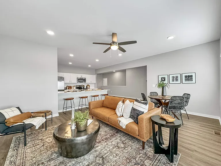 865 NW Sproul Dr — Photo 2