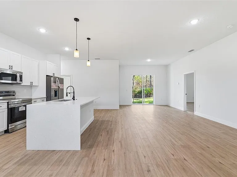2652 W Paragon Ln — Photo 8