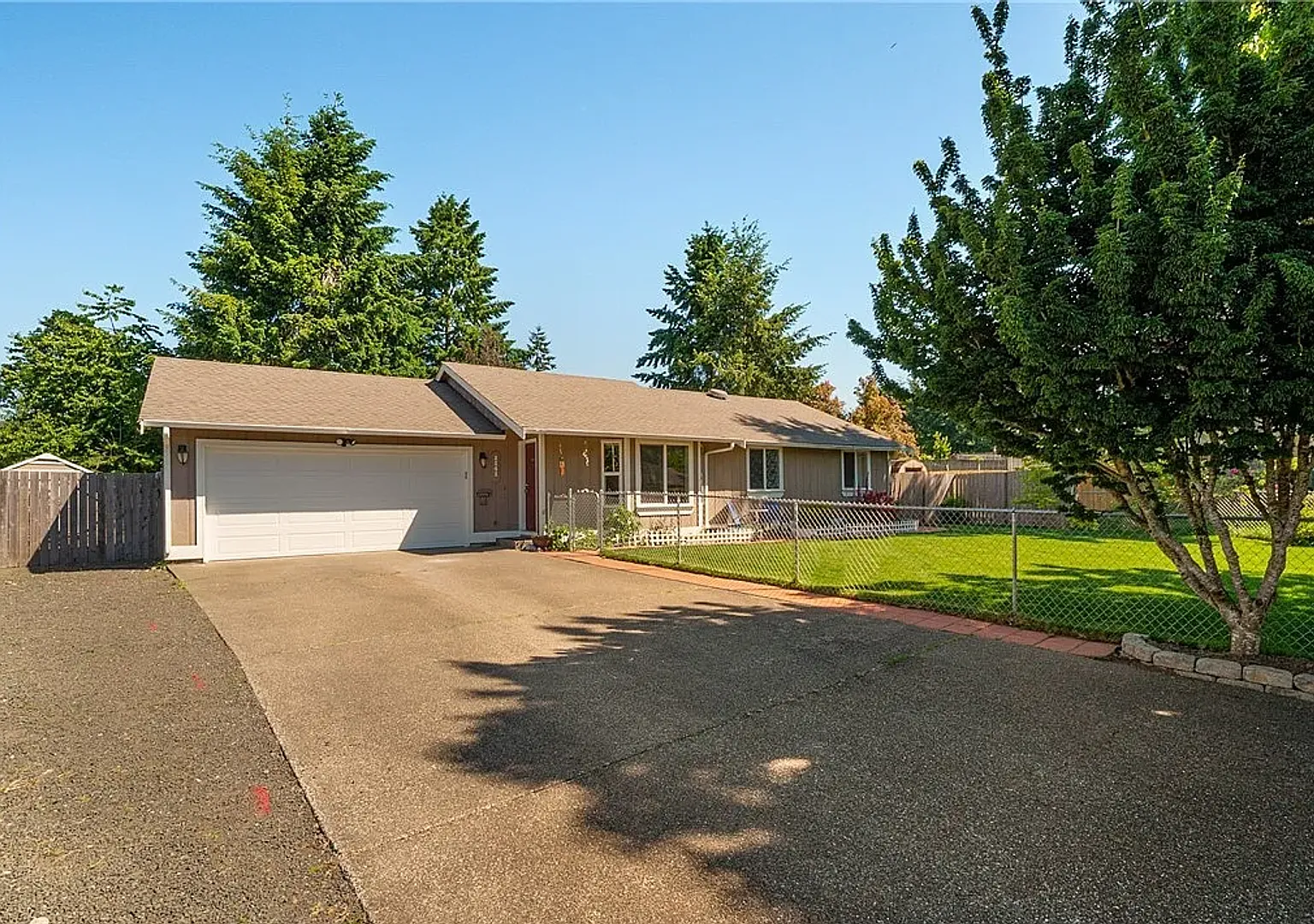 Perfect 3bed/2bath Home On Pinedrop Loop *Coming Soon*Application Pending — Photo 1