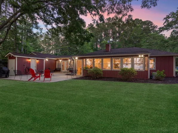 1346 Forest Lake Dr, Manning, SC 29102