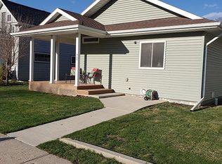 305 S 6th St, Hot Springs, SD 57747