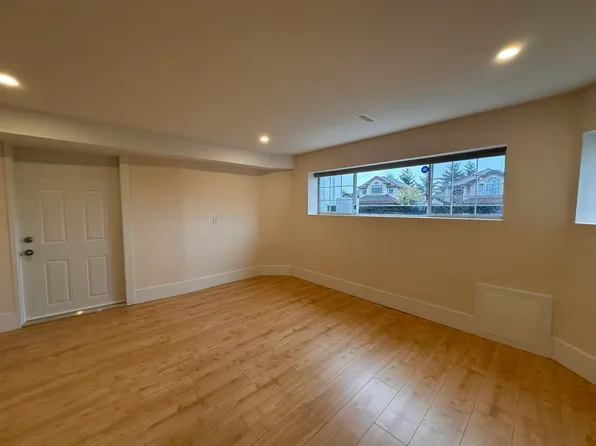 2635 Sandstone Cres, Coquitlam, BC V3E 2T8