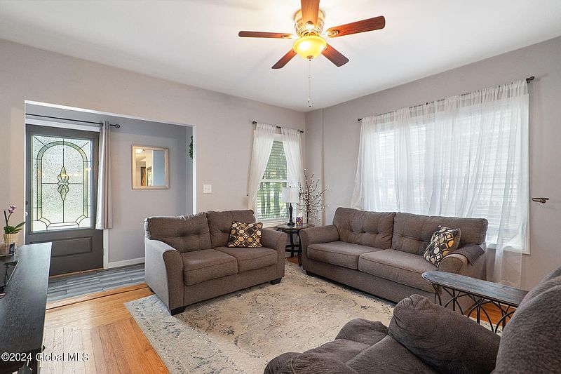 3rd image of 2956 Guilderland Avenue