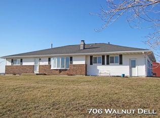 706 Walnut Dell Rd, Platteville, WI 53818