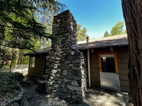 40888 Valley Of The Falls Dr, Forest Falls, CA 92339