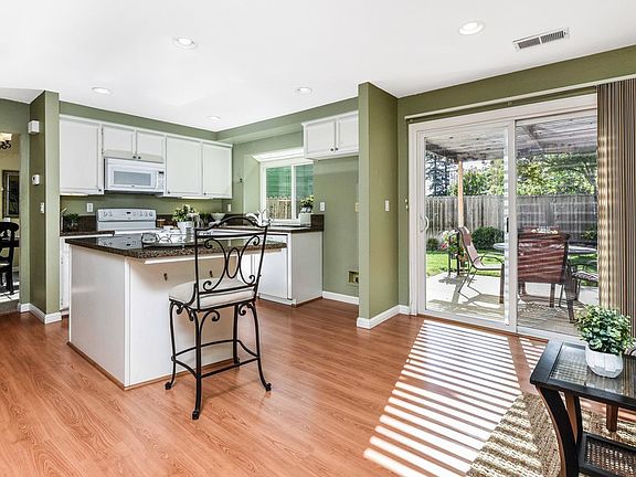 3rd image of 321 Lake Meadow Ct