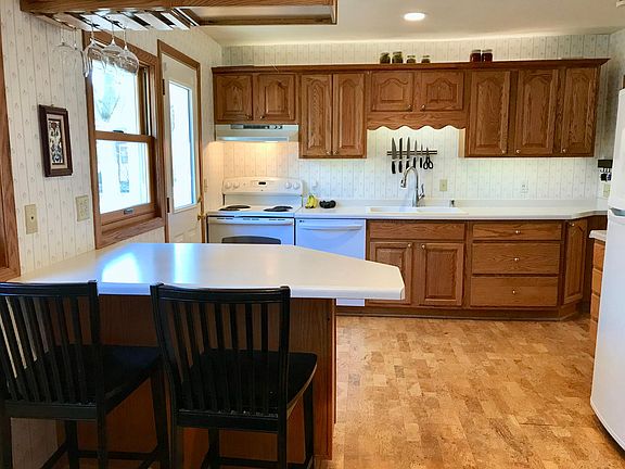 Kitchen & Breakfast Bar