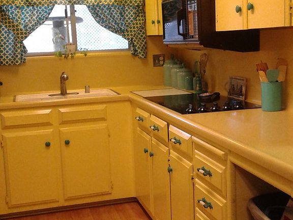 4th image of 36 Cedar Cir