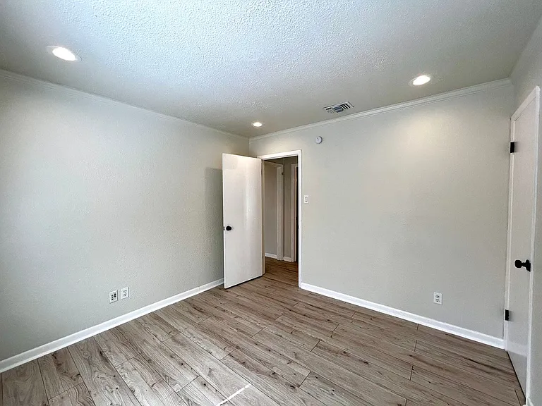 1005 W Martin Luther King Jr Blvd #B — Photo 31