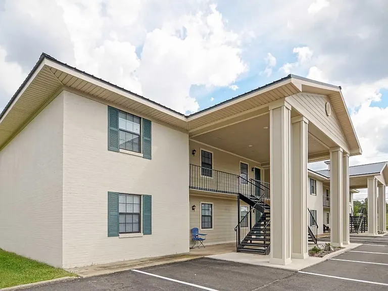 Jackson West Apartments — Photo 11