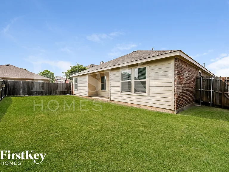 1800 Arbordale Way — Photo 15