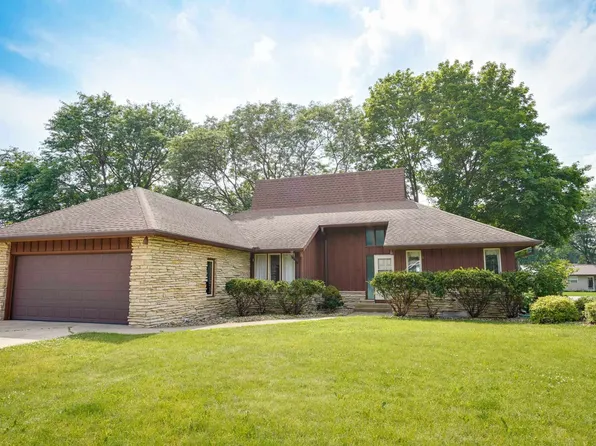 223 8th St, Prairie Du Sac, WI 53578