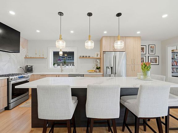 3rd image of 1815 Greendale Ave