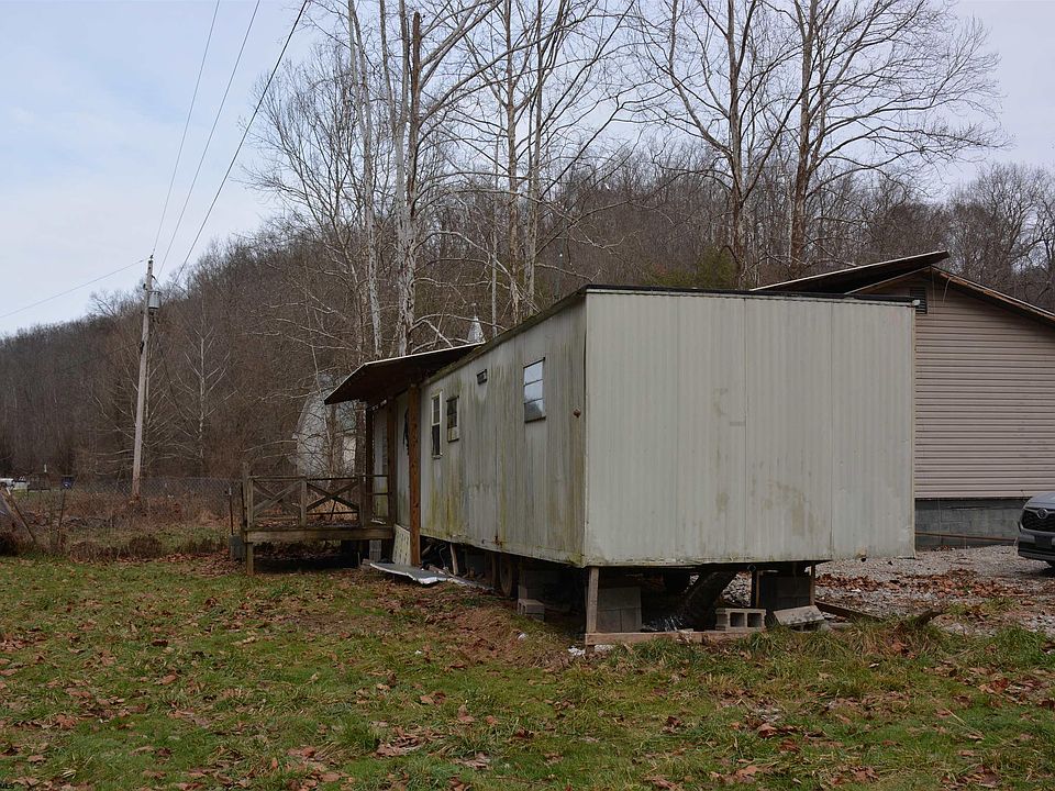 7th image of 801 Harmony Rd