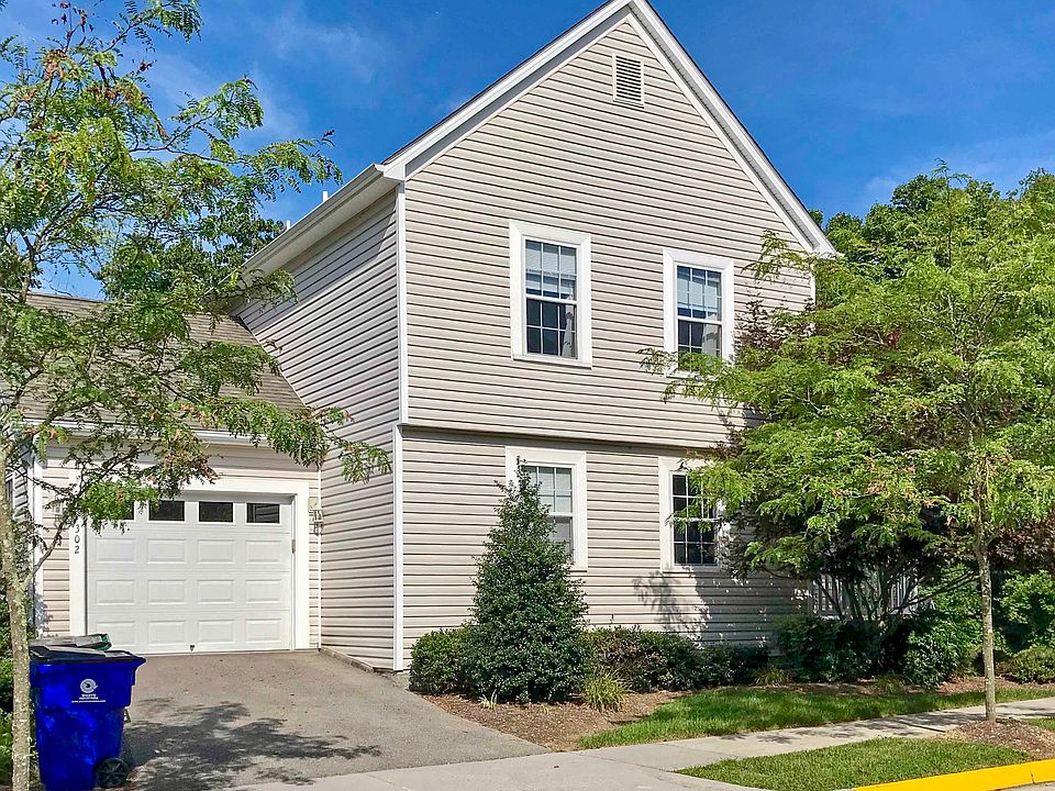 2nd image of 302 Courtney Cir