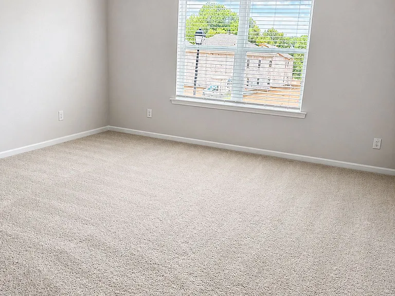 524 Lively Cres — Photo 11