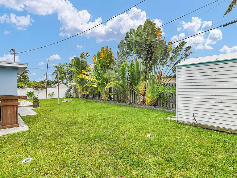 909 SE 16th Pl — Photo 30