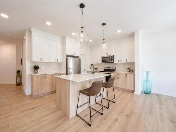 115 W Fireside St, Cochrane, AB T4C 3C8