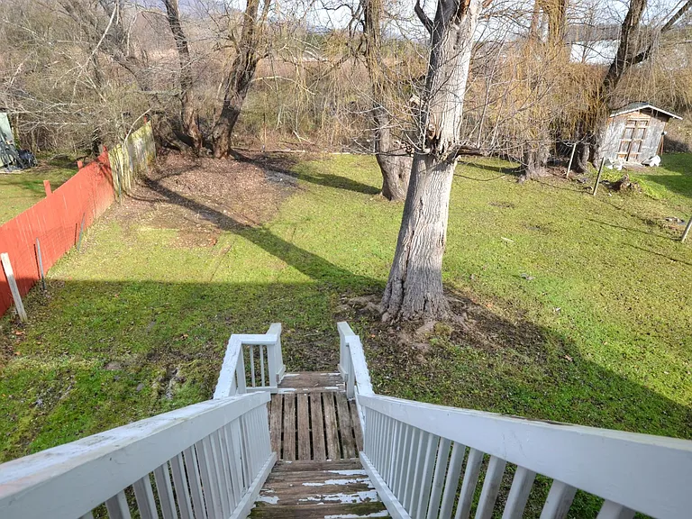 132 Robinson St — Photo 10