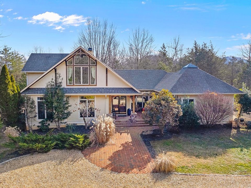 1st image of 379 Cedar Meadow Dr