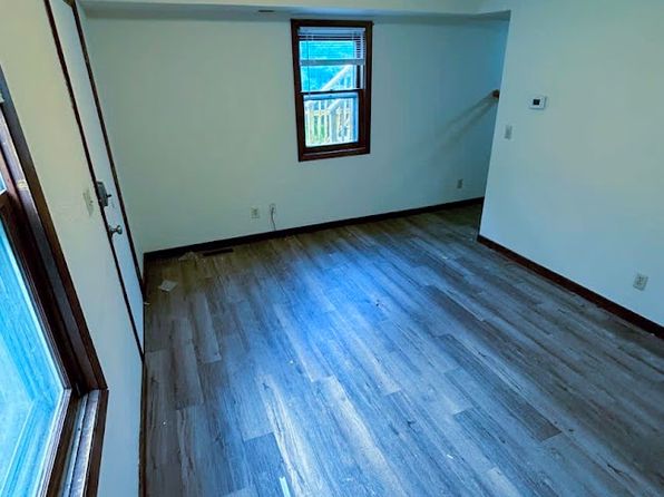 1430 Thomas Pl, Dubuque, IA 52001
