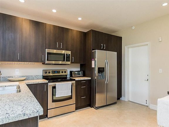 4th image of 2108 Bahia Ln