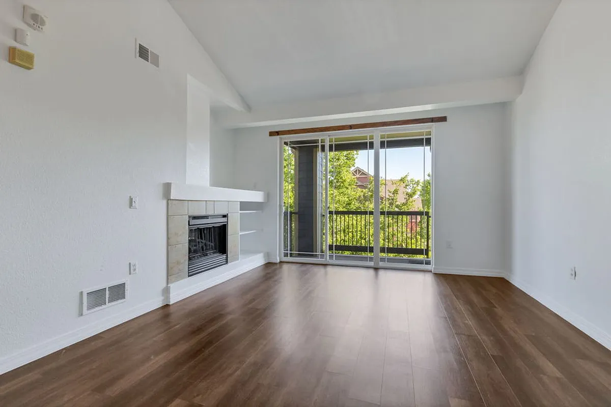 Building Photo - 804 Summer Hawk Dr #11304