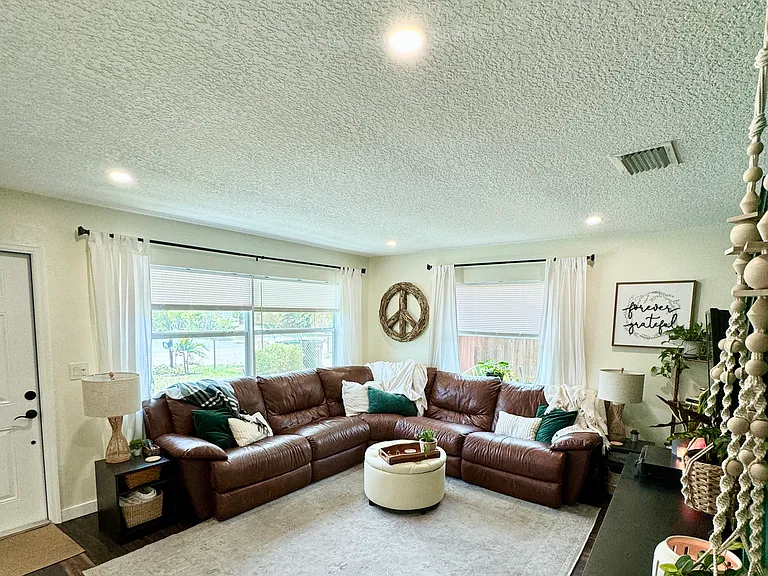330 NW 5th Ave — Photo 5