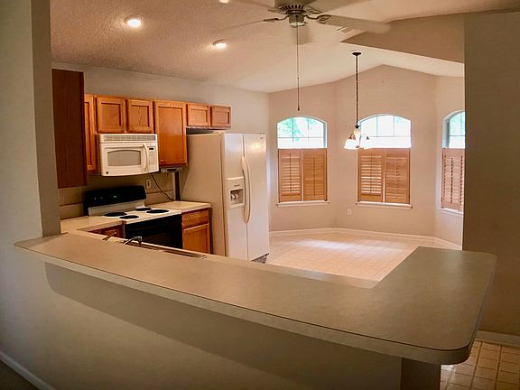 4th image of 1020 Buttercup Dr