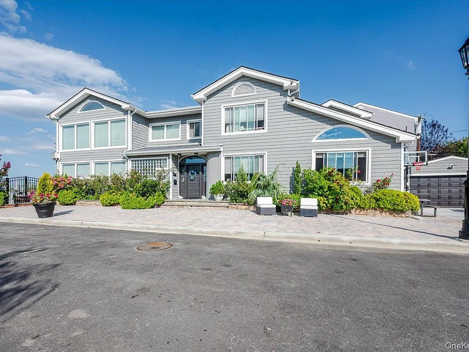 94 Heron St