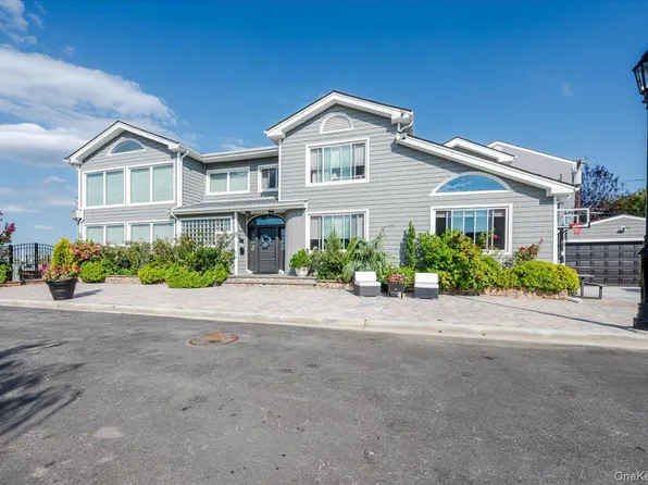 94 Heron St, Long Beach, NY 11561