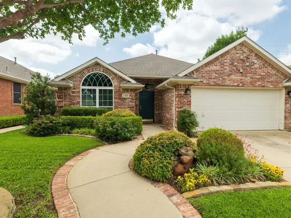 305 Chantilly Ct, Hurst, TX 76054