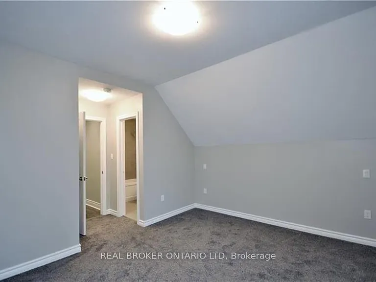 33 Beaconsfield Ave #2 — Photo 14